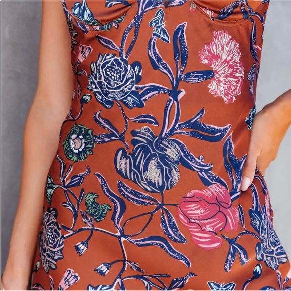 Vici Satin Midi Dress - Picture 4 of 6